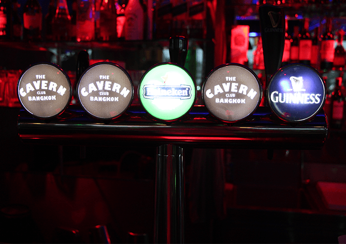 จิบไวน์ เคล้าเสียงเพลงที่ The Cavern Club Bangkok