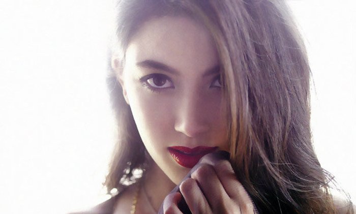 Mai Davika Wallpaper : Davika Hoorne