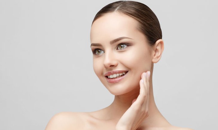 8 วิธีปรับผิวหน้าให้กระจ่างใสอย่างเป็นธรรมชาติ