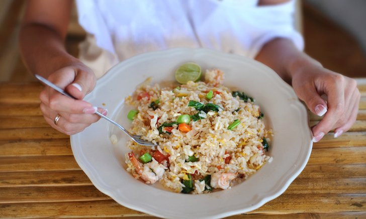 6 เคล็ดลับกินข้าวจานเดียวให้อิ่มง่าย อยู่ท้องนาน ไม่ต้องหิวบ่อย
