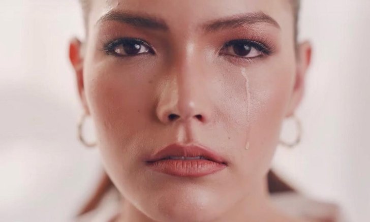 "ฟ้าใส ปวีณวุดา" ปาดน้ำตา แนะวิธีคนรุ่นใหม่สลัดความกลัว สร้างความสำเร็จ