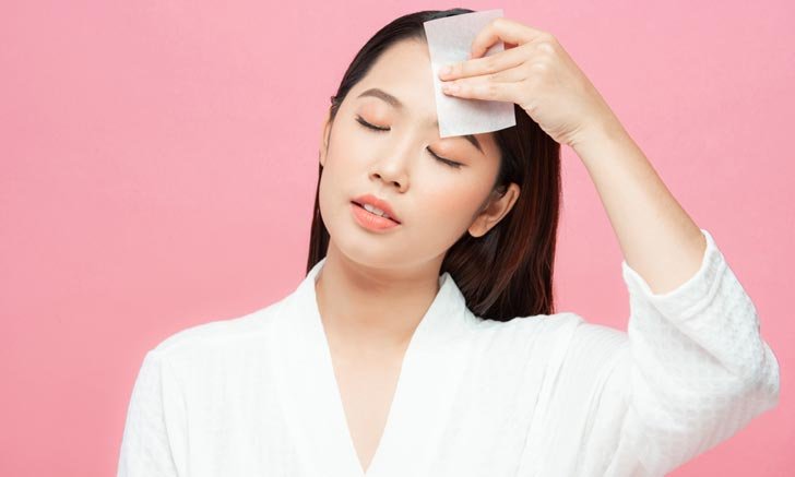 ผิวมันขาดน้ำแก้ได้! ด้วย 7 วิธีปรับสมดุลผิวไม่ให้มันเยิ้มและแห้งลอก