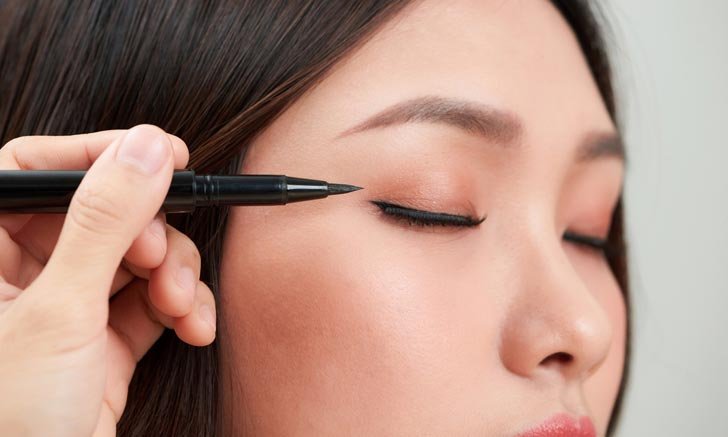 10 วิธีกรีดอายไลเนอร์ สไตล์เกาหลี ที่มือใหม่ต้องรีบจด