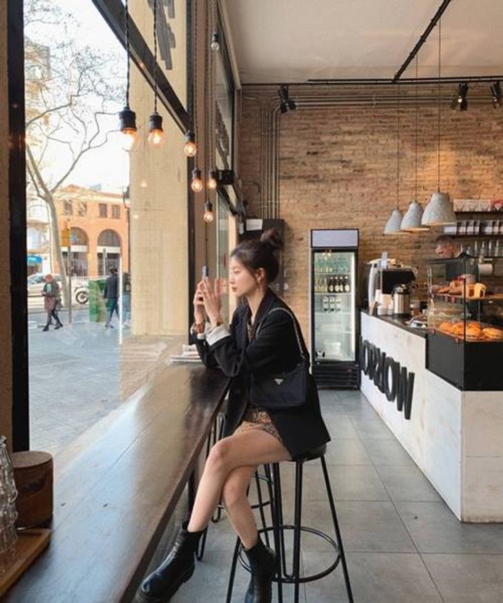 20 ลุคแต่งตัวไปคาเฟ่ ที่ถ่ายรูปขึ้นมาก