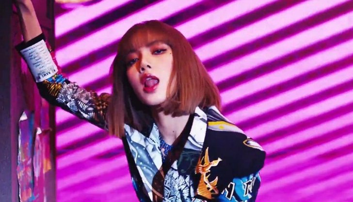 ลิซ่าสวมแจ็คเกตจาก Saco Redo