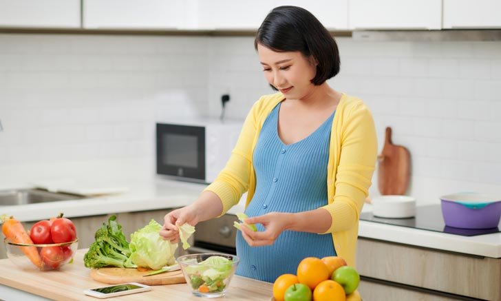 อาหารที่แม่ท้องควรกินและควรหลีกเลี่ยง ในช่วงอายุครรภ์ 3 เดือน