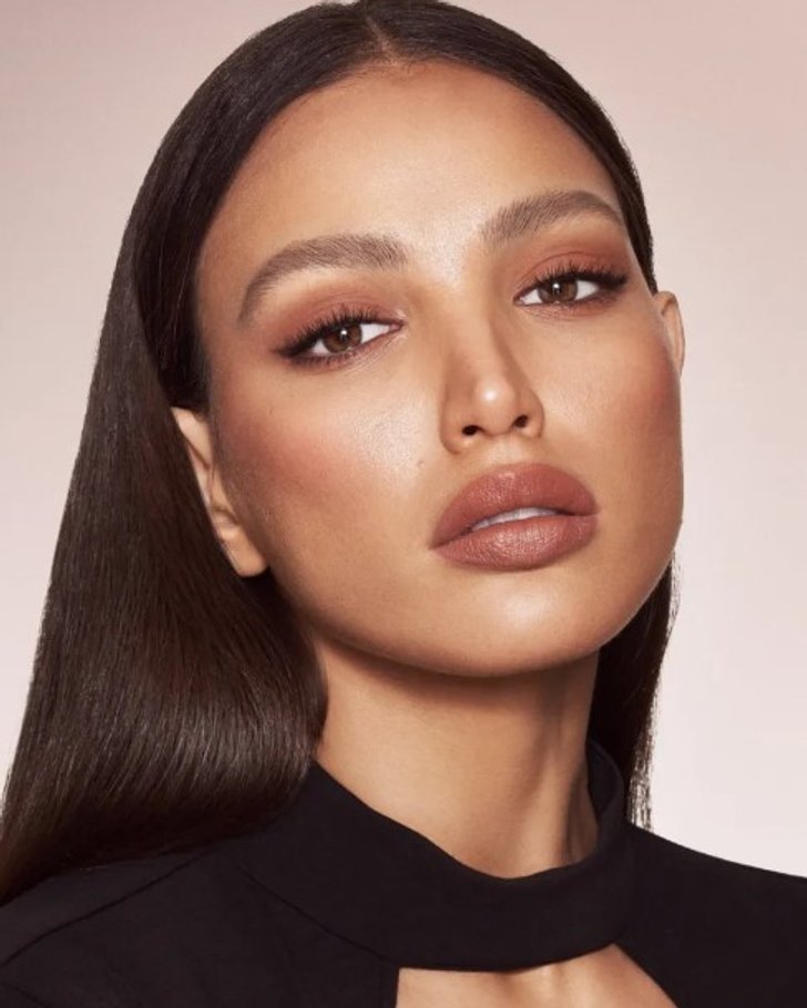 ปัดบรอนเซอร์หน้าแก้มคู่กับไปบลัชออน ช่วยทำให้ผิวดูบ่มแดด ได้ลุค Sunkissed Makeup