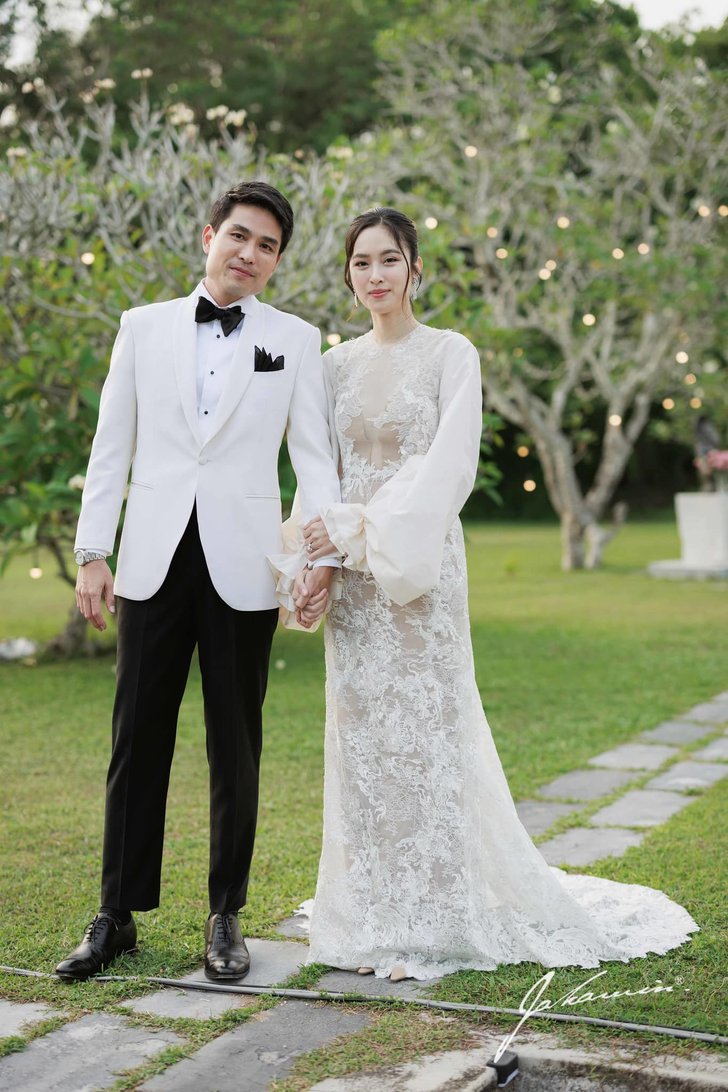 รวมชุดแต่งงานปอย ตรีชฎา งดงาม ลงตัว มีเรื่องราว สวยครบ