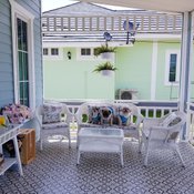 รีวิว “ระเบียงบ้านสุดอบอุ่น” โทนสีฟ้าสบายตา กลิ่นอายบ้านเมืองหนาว น่าพักผ่อนในทุกอิริยาบถ