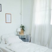 รีโนเวทห้องเก่าให้เป็น “ห้องนอนสไตล์มินิมอล” กับบรรยากาศชวนเคลิ้มฝัน ในงบประมาณเพียงหลักพัน