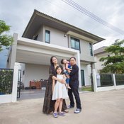 “แม่อาย Kids Play” ยอดคุณแม่ยูทูปเบอร์ มีบ้านหรูได้จากการทำคลิปปั้นดินน้ำมัน