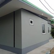 บ้านน็อคดาวน์ขนาดกะทัดรัด ฟังก์ชันเรียบง่าย สวยงามเหมือนบ้านปูน 2 ห้องนอน 1 ห้องน้ำ งบประมาณ 550000 บาท