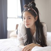 “โบวี่ อัฐมา” เปลี่ยนห้องนอนที่อยู่มา 14 ปี ให้อบอุ่นสไตล์ Wood Lover ใช้เงินแค่หลักหมื่น