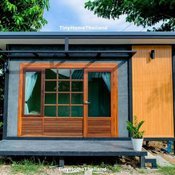 บ้านน็อคดาวน์เพื่อเป็นเรือนรับรอง 1 ห้องนอน 1 ห้องน้ำ พร้อมระเบียงเล็กหน้าบ้าน