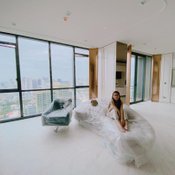 "เนย โชติกา" กับบ้านใหม่สุดหรูกลางทองหล่อ ราคา 30 ล้านอัพ