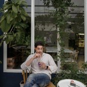 “On a Cloud cafe” คาเฟ่สีน้ำเงิน ดีไซน์อบอุ่นเหมือนบ้านของ “เพชร กรุณพล”