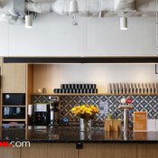 “WeWork” สปริง ทาวเวอร์ พื้นที่ทำงานเวิร์กๆ ให้ความรู้สึกอบอุ่นเป็นกันเองเหมือนอยู่บ้าน