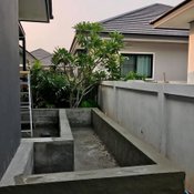 DIY “มุมพักผ่อนพร้อมบ่อปลา” ลงทุนลงแรงเอง ไม่จ้างช่าง งบประมาณ 9000 บาท