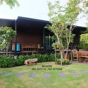บ้านพักตากอากาศยกพื้น พร้อมระเบียงพักผ่อน และสวนหน้าบ้านสุดร่มรื่น งบประมาณไม่เกิน 9 แสนบาท