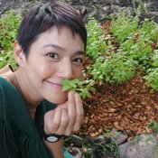 "สวน Si"สวนผสมผสานสมุนไพรของ "นุ่น ศิรพันธ์" และคุณแม่