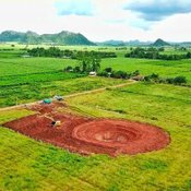 หนุ่มโชว์ผลงาน “โคก-หนอง-นา โมเดล” ออกแบบขุดดินทำเกษตรผสมผสานบนที่ดิน 6 ไร่