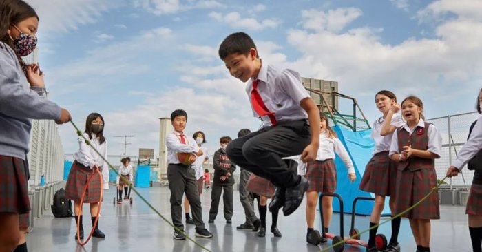中国の億万長者が子供たちを学校に通わせている 日本のインターナショナルスクール
