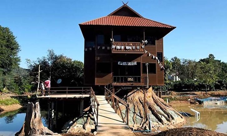 นักท่องเที่ยวแห่ชม 'บ้าน 2 ชั้นหมุนได้ 360 องศา' รองรับแผ่นดินไหวได้ 7 แมกนิจูด