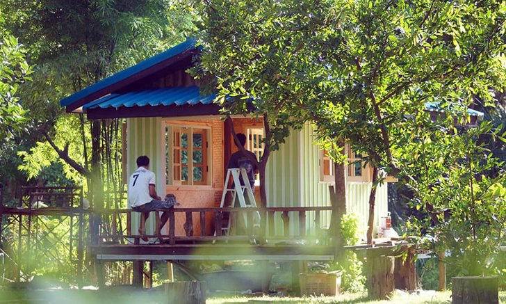 “บ้านไม้ชายคลอง” หลังจิ๋วริมคลอง ใช้ไม้จากบ้านพี่ชาย สร้างใหม่จนน่ารัก