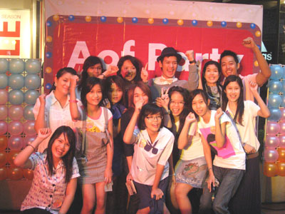ถ่ายภาพร่วมกับผู้โชคดี