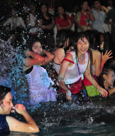 Trident Splash Dance Battle