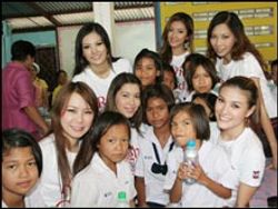 7 สาวลีโอ สลัดคราบเซ็กซี่ สร้างโรงอาหารให้เด็กๆ