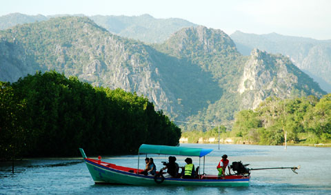 PRACHUAP LOVE CARAVAN ชวนคู่รักท่องเที่ยวโปรโมทเส้นทางโรแมนติก