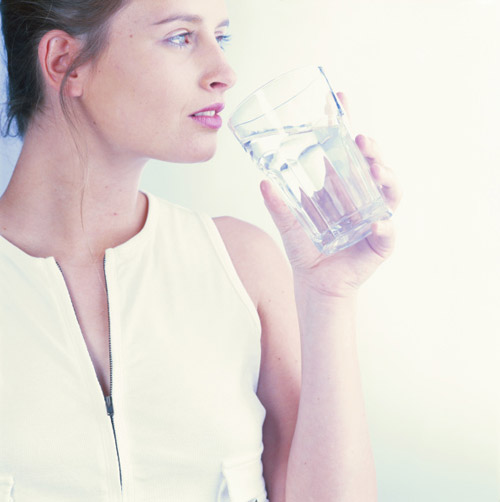 ดื่มน้ำเมื่อท้องว่าง ได้ประโยชน์กว่าที่คิด
