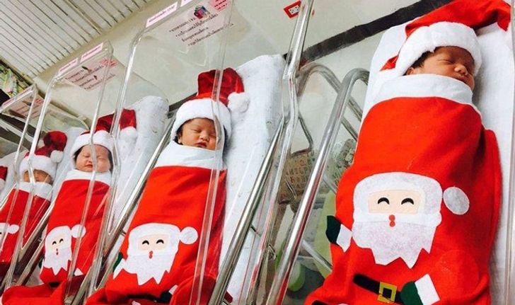 แจกความสดใส! ทารกแรกเกิดในชุดซานตาคลอสน้อย น่ารักมากๆ