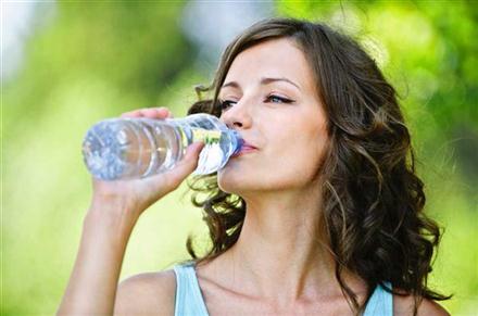 5 ประโยชน์จากการดื่มน้ำ ใครไม่ชอบดื่ม..รีบเปลี่ยนความคิดใหม่ได้เลย! 