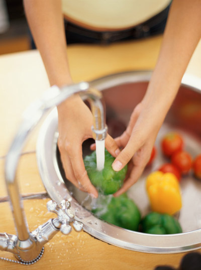 ล้างผักให้สะอาดก่อนกิน ..ป้องกันมะเร็งเต้านมได้