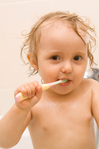 การแปรงฟันของลูก สิ่งที่พ่อแม่ควรเอาใจใส่อย่างใกล้ชิด