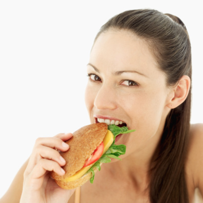4 สัญญาณการกินอย่างกระหน่ำที่จะทำให้คุณอ้วนไม่มียั้ง!