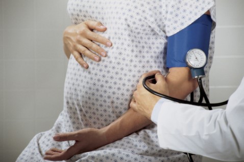 แม่ท้องเสี่ยงครรภ์เป็นพิษ ใช้ยาแก้ปวดอย่างไรไม่ให้อันตราย?!