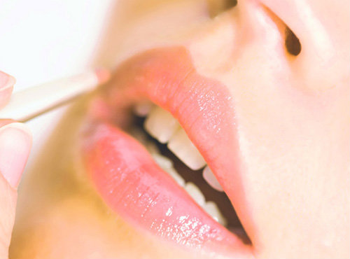 3 เทคนิคทาลิปสติกยังไงไม่ให้คราบลิปติดฟัน