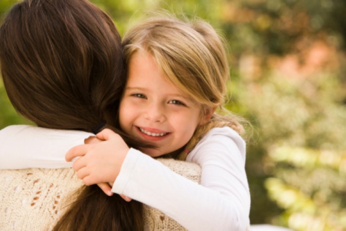 7 วิธีบอกรักลูก มอบสัมผัสรัก ความอบอุ่นจากพ่อแม่สู่ลูกในแบบง่ายๆ