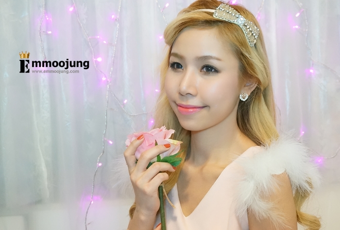 Emmoojung valentine makeup