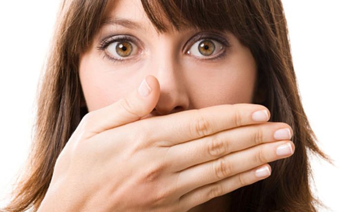 กลิ่นปากเหม็นทำไงดี? วิธีรับมือปัญหากลิ่นปากอย่างได้ผล