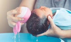 พ่อแม่มือใหม่ควรรู้! อาบน้ำทารกแรกเกิดอย่างไรให้ปลอดภัย