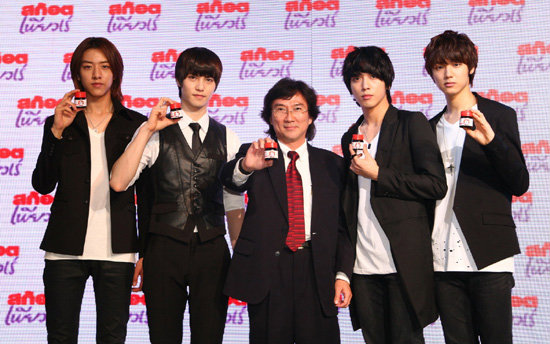 CNBLUE พรีเซ็นเตอร์สุดฮอต สก๊อต เพียวเร่ 10 เบอร์รี่