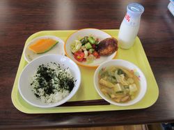 ส่องดูเมนูอาหารกลางวันโรงเรียนญี่ปุ่น ความใส่ใจอย่างจริงจังต่อสุขภาพของเด็ก