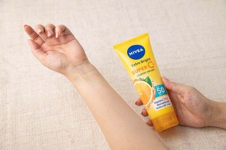 NIVEA Extra Bright Super C+