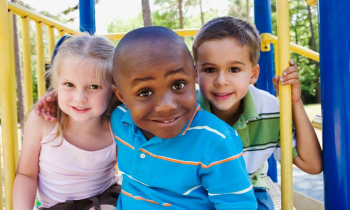 6 ประโยชน์ที่น่าอัศจรรย์ เมื่อปล่อยให้เด็กๆ ออกไปเล่นนอกบ้านบ้าง