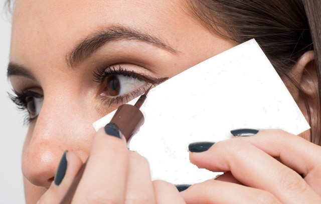 1544603635 business card eye liner tricks