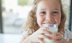 ดื่มนมกันเถอะ ประโยชน์ของ นมวัว ต่อสุขภาพของเด็กๆ